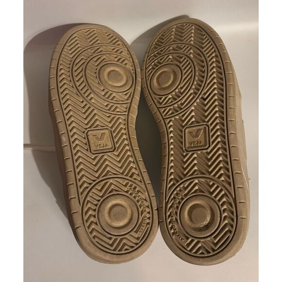 VEJA
V12 Mixed Leather Court Sneakers in Extra White / Sable Size 8 - Picture 10 of 11